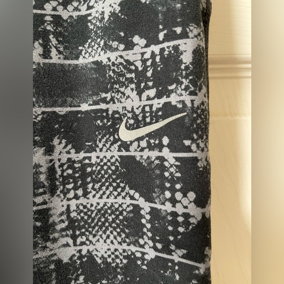 NIKE Cropped Epic Viper Print Black Gray Running Tights Size Medium - Picture 6 of 13